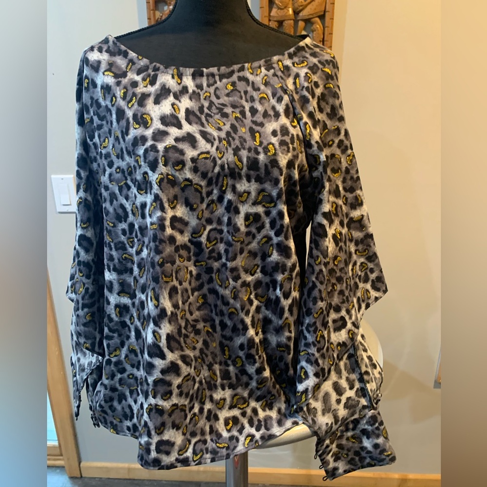 Leopard Print Poncho with Yellow Accents

G3 0226
